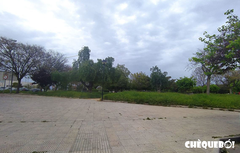 Vista del parque tras el hospital de San Juan totalmente descuidado